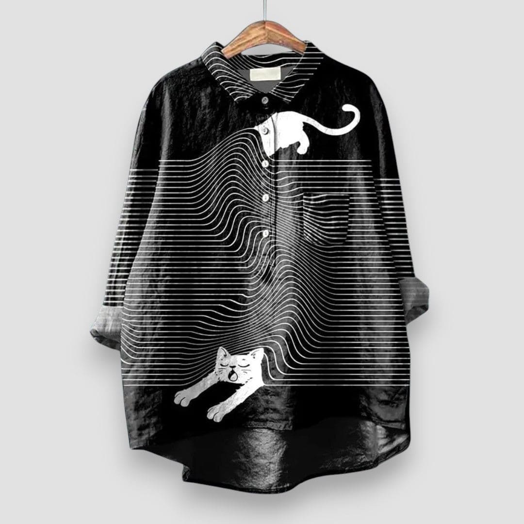 Eliana ⏐ Blusa oversize negra con gatos artísticos y estilo atrevido